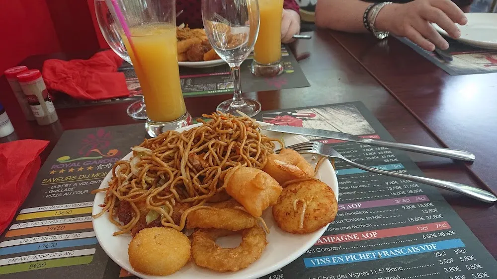 Nouilles Et Différents Plats